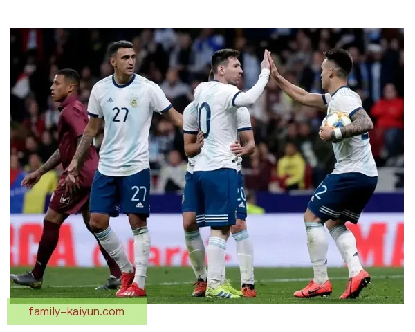 劳塔罗在攻防转换中表现稳健，逐渐适应不同搭档的配合方式。